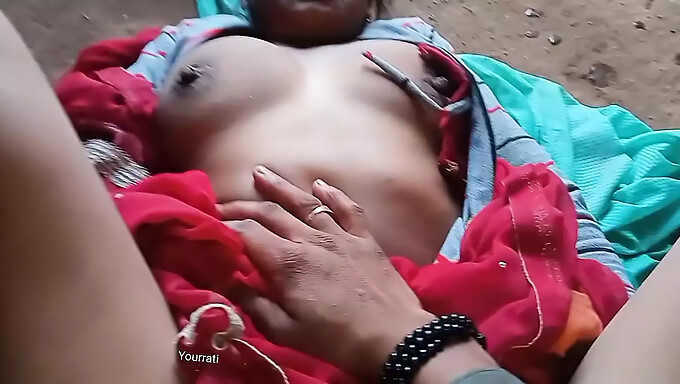 Une Milf Indienne Se Fait Étirer La Chatte Serrée Et Remplir De Sperme