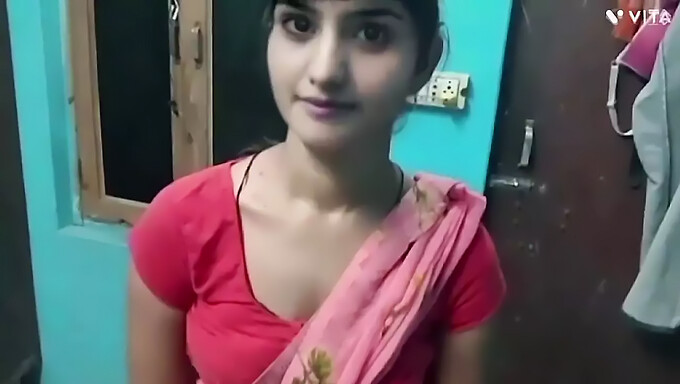 Reshma Bhabhi'S Mature And Horny Performance In Public