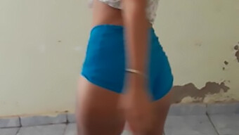 Latina Sexy Séduit Avec Ses Mouvements De Danse