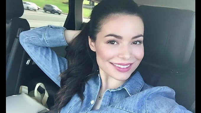 La Calda Sessione Da Sola Di Celebrity Miranda Cosgrove