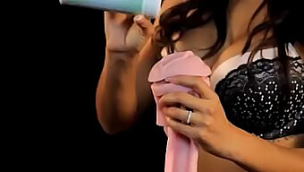 Rasakan Momen Fleshlight Dengan Daisy Marie! Panggil Mainan Seks