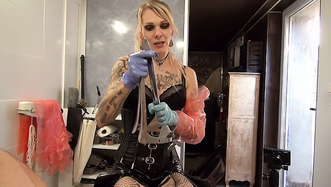 Lady Jane Van Dark'S Massive Fisting And Huge Speculum Porn Video