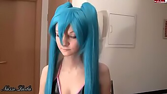 Miku Hataune Cosplay Primește O Muie Și Un Facial De La Un Adolescent German