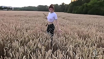 18-Year-Old Amateur Gets Her First Experience In The Cornfield