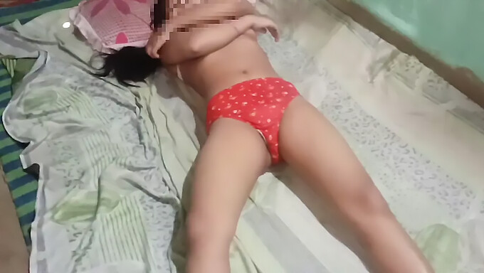 Milf Ấn Độ Bị Bạn Trai Đụ Vào Mông