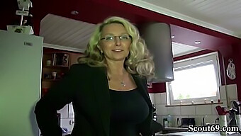 Tysk Milf Forfører Nabo Til Et Varmt Møde I Hjemmelavet Video