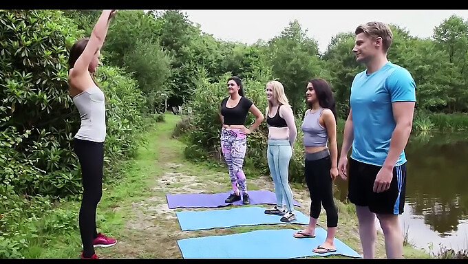 Yoga Et Érections: Une Combinaison Chaude Et Lourde